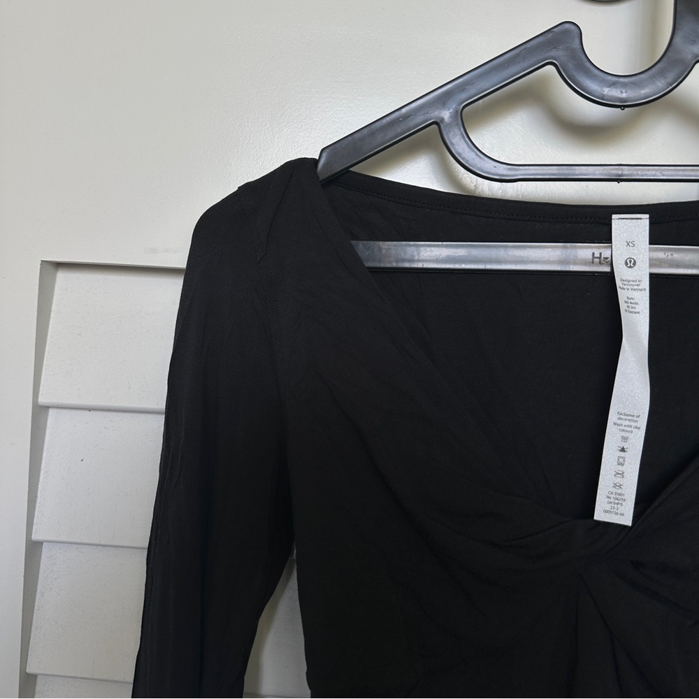 lululemon athletica Black Long Sleeve Twist Front Top - Picture 9 of 11
